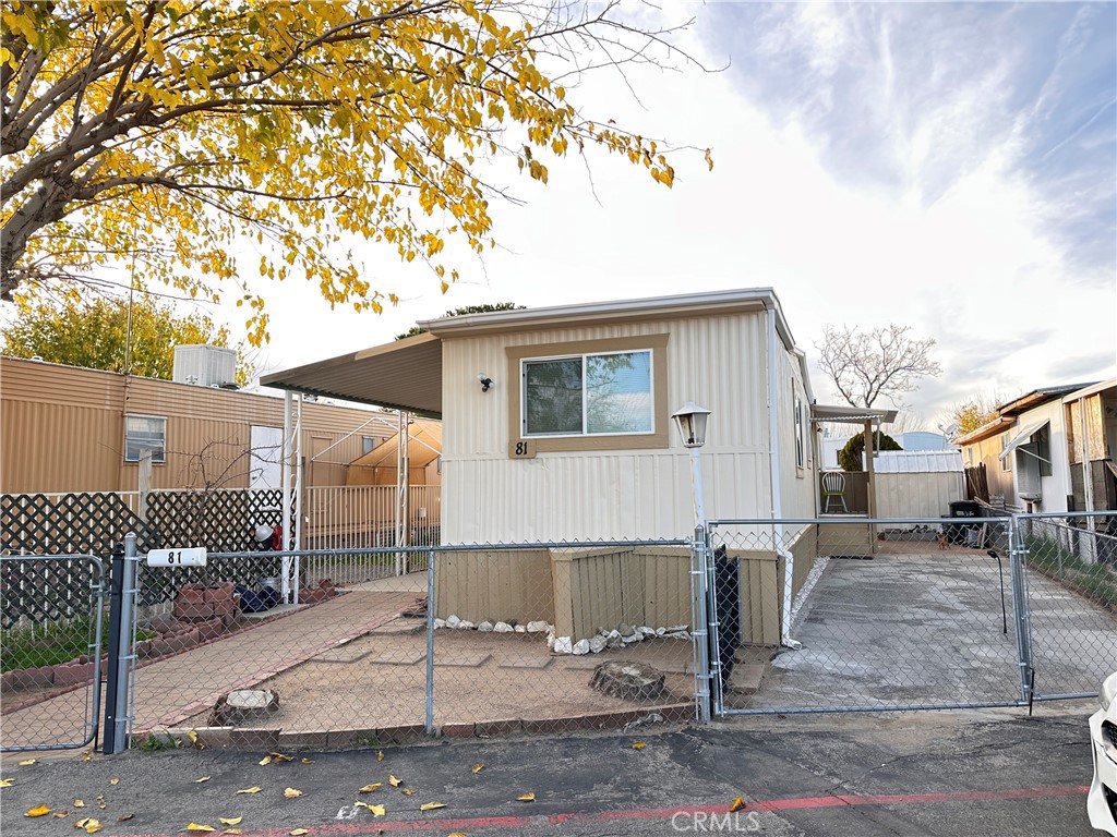 9426 Tamarisk Avenue 81