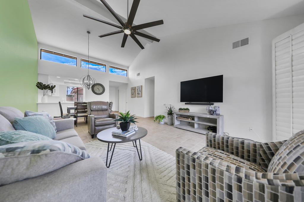 412 S Sierra Madre
