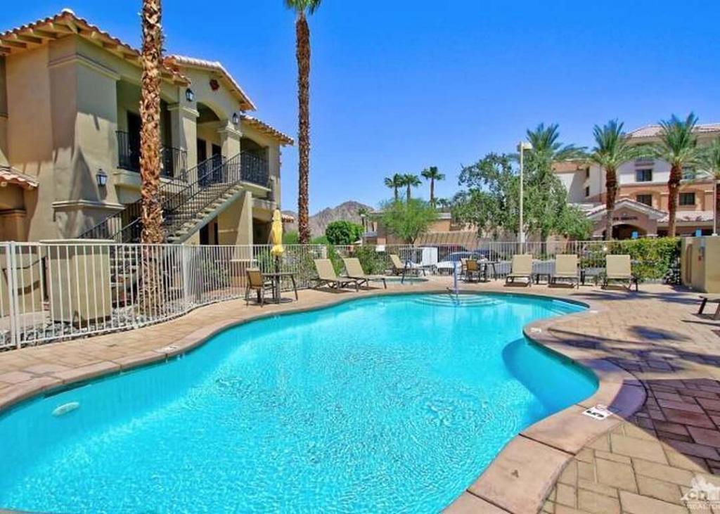 50690 Santa Rosa Plaza 1