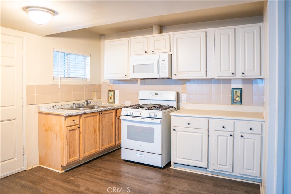 114 N Lewis A