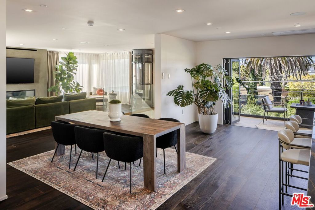 1208 Palms Boulevard