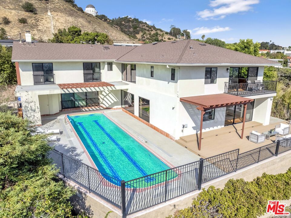 2267 Winona Boulevard