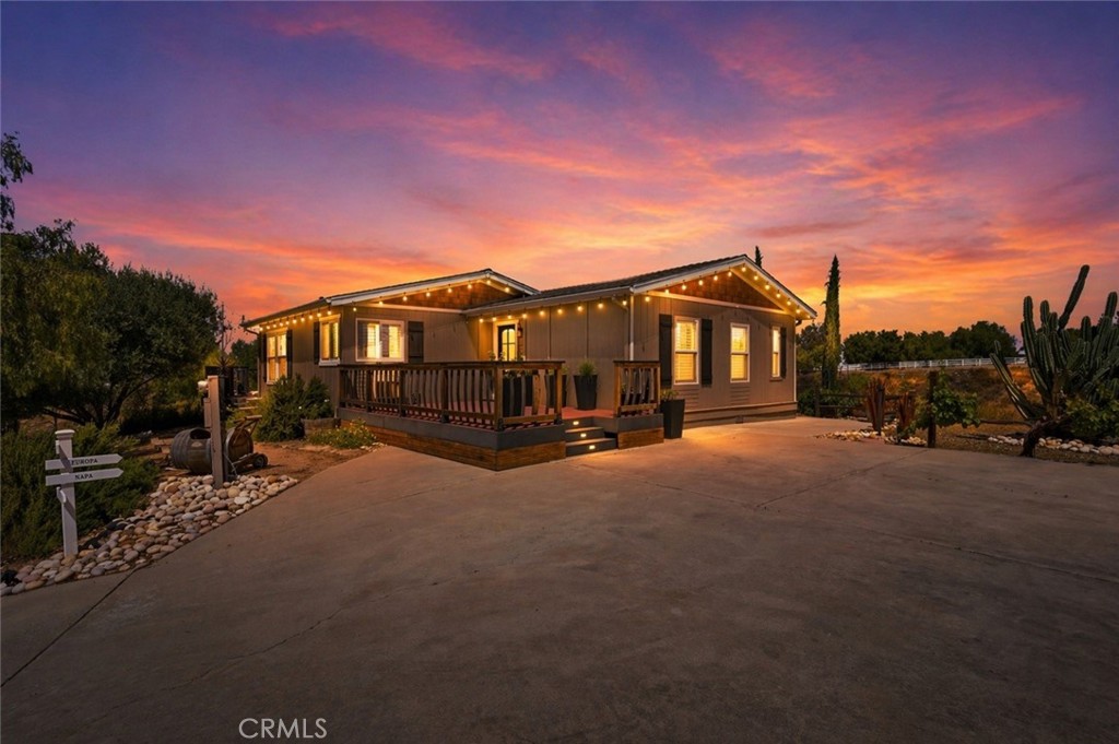 41714 Avenida De Anita