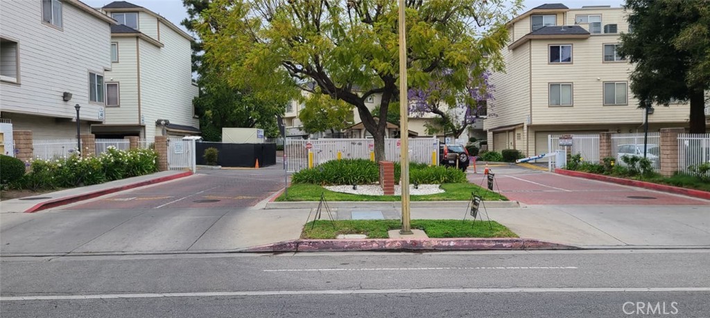 11150 Glenoaks Boulevard 223