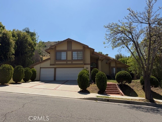 5738 E Muir