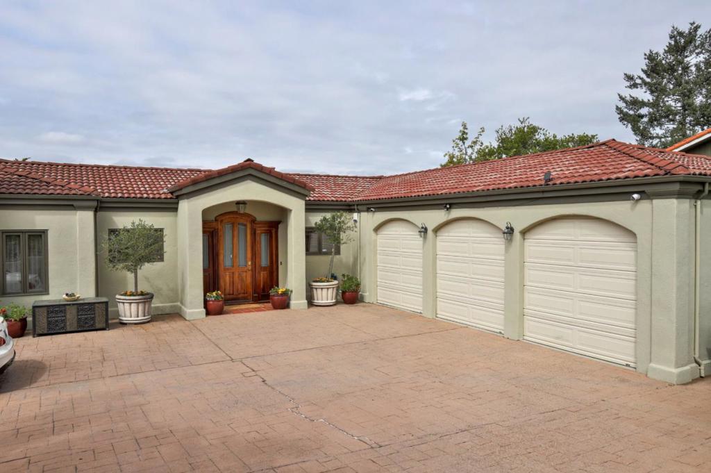 17 Kite Hill Road