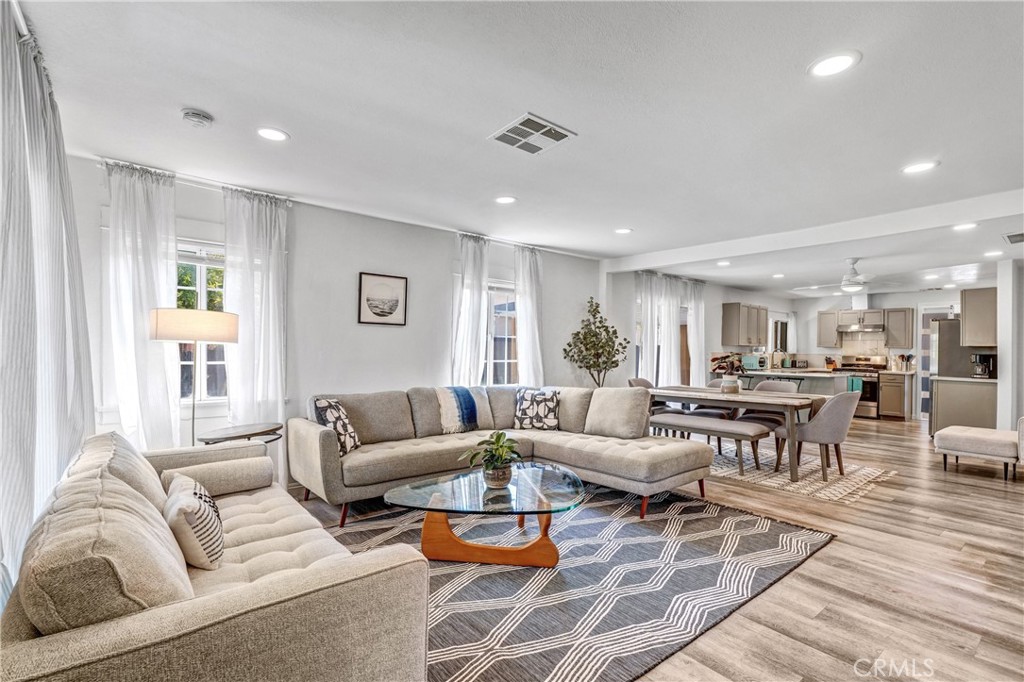 422 W Bencamp