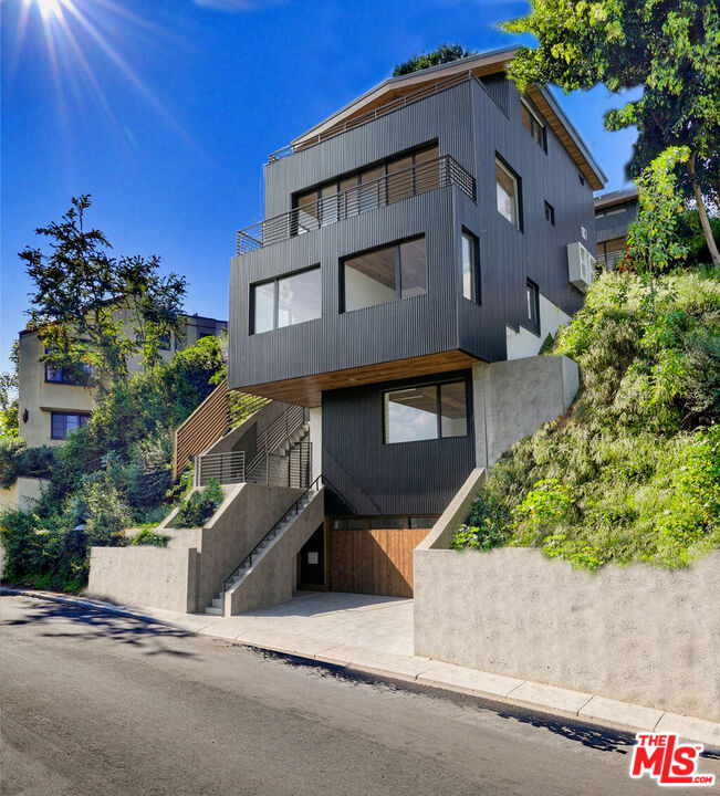 2367 Lake View Avenue