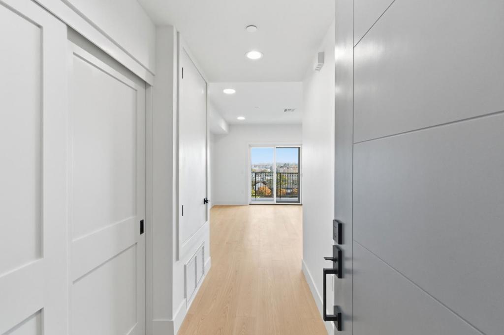 560 El Camino Real 206