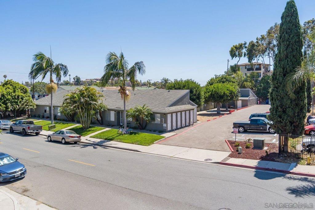 702 R Ave