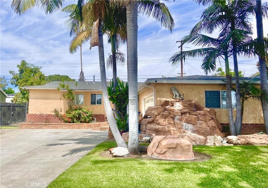 431 E Rosslynn