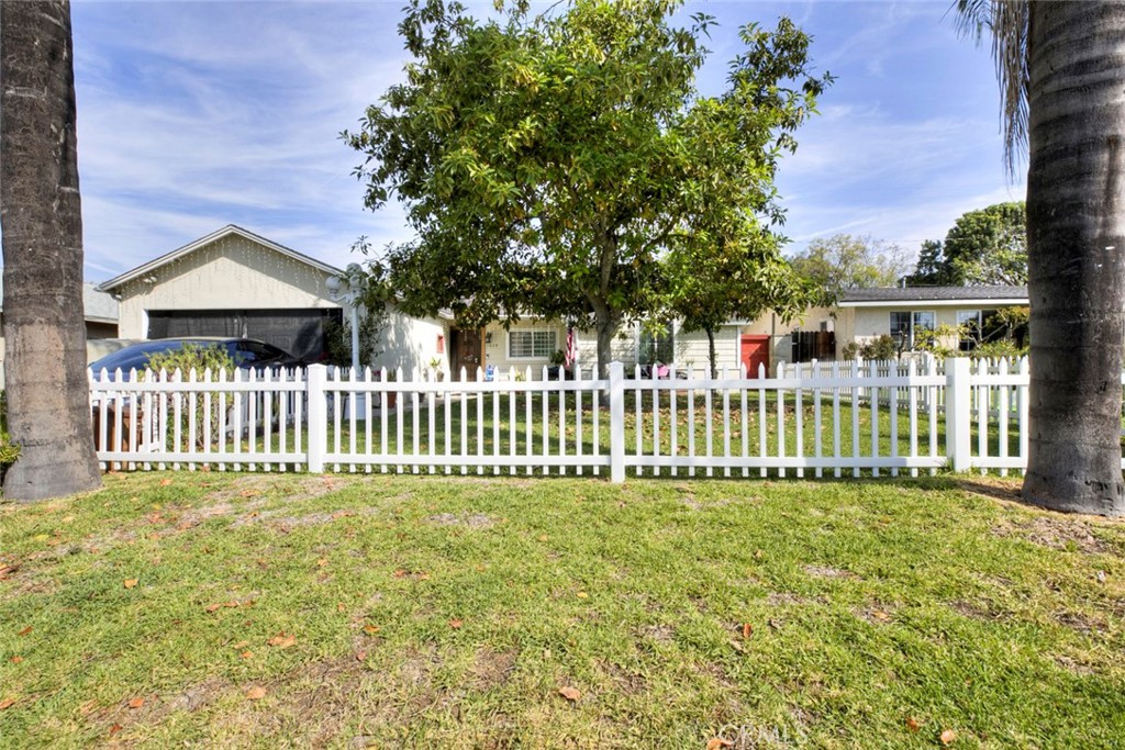 1029 E Galatea