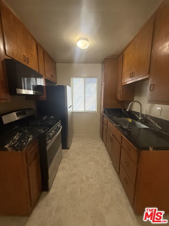 1166 Amherst Avenue 6