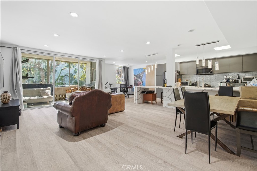 7309 Franklin Ave 105