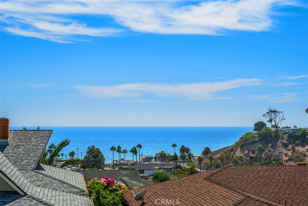 2719 Via Montecito