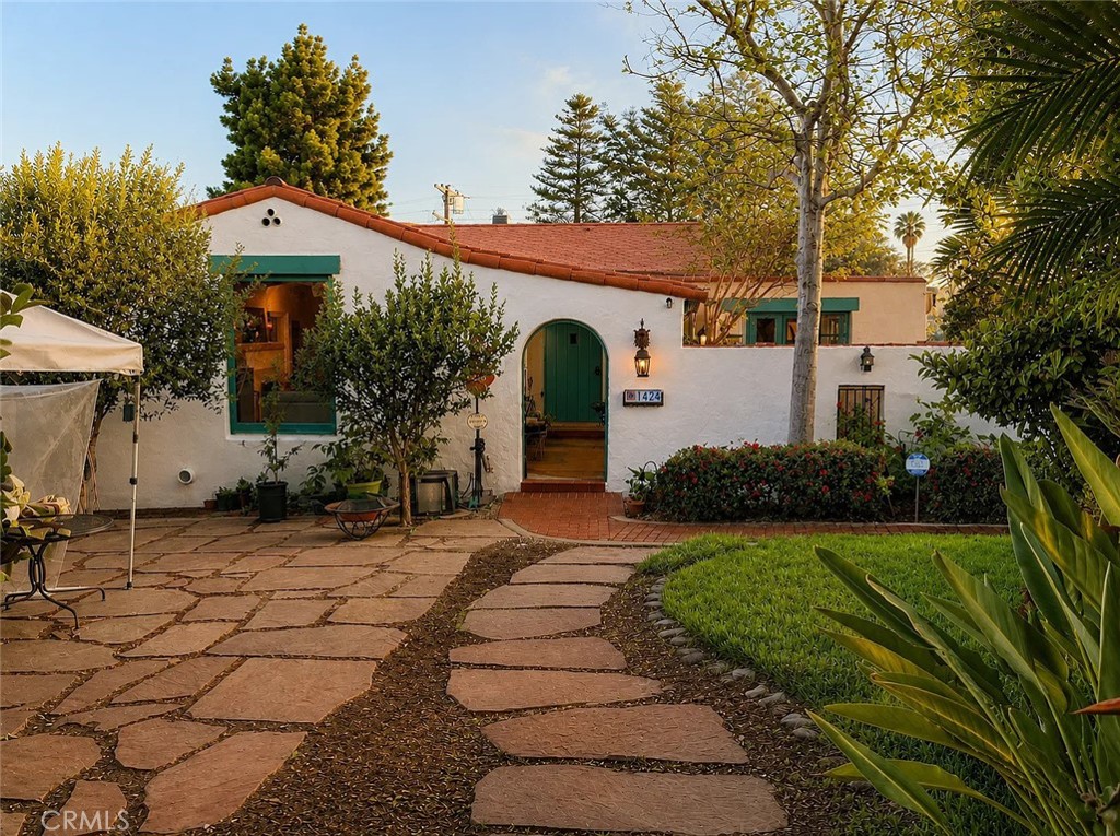 1424 E Mountain