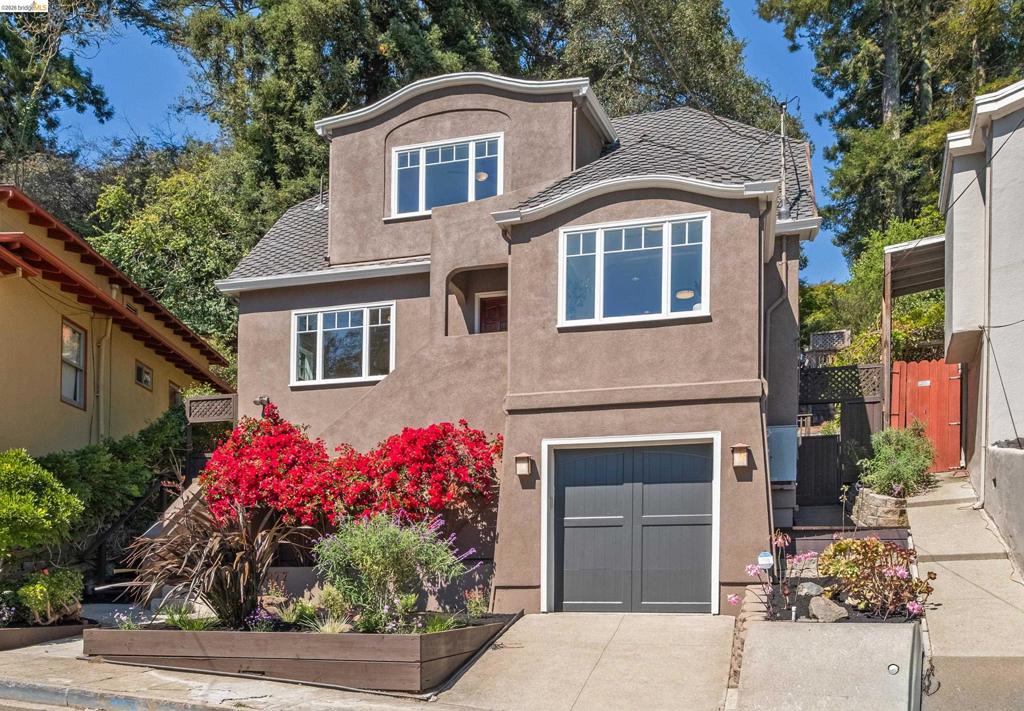 977 Regal Rd