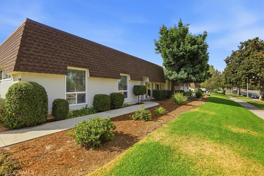 828 E Highland Avenue