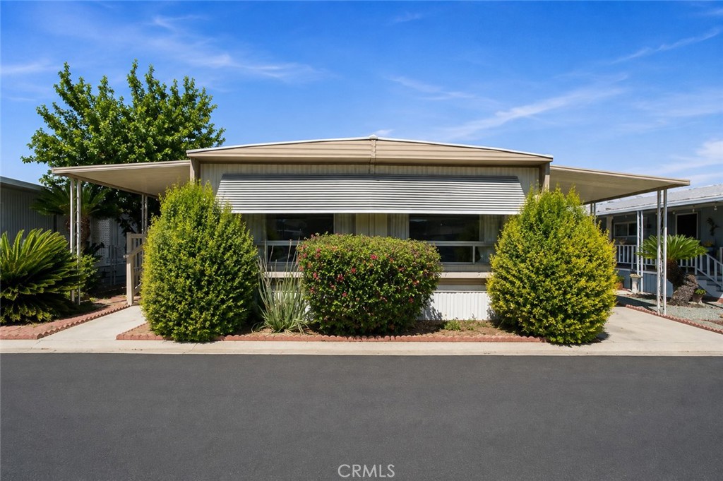 8811 Canoga Avenue 225