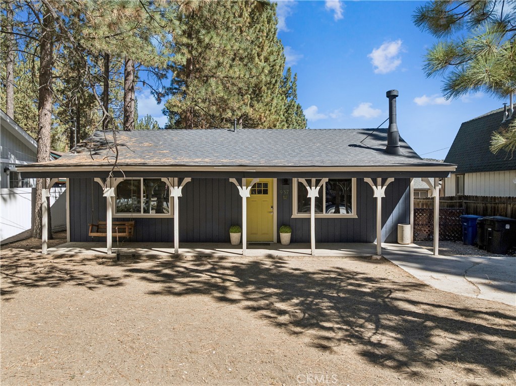 937 E Fairway