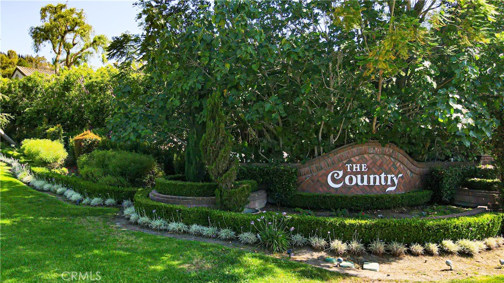 2871 Live Oak Dr