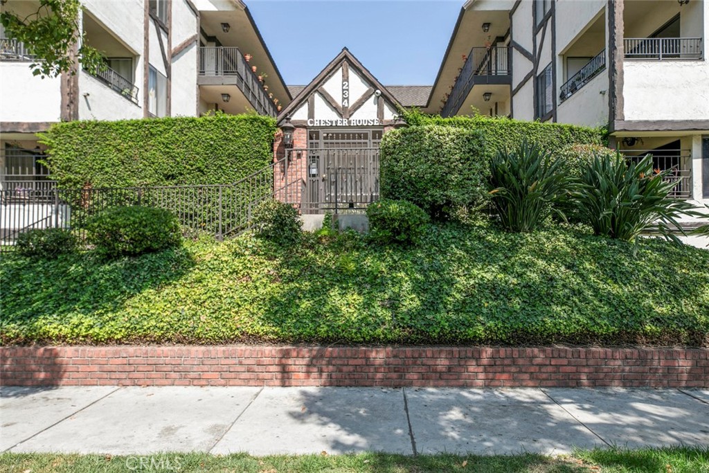 234 N Kenwood St. 106