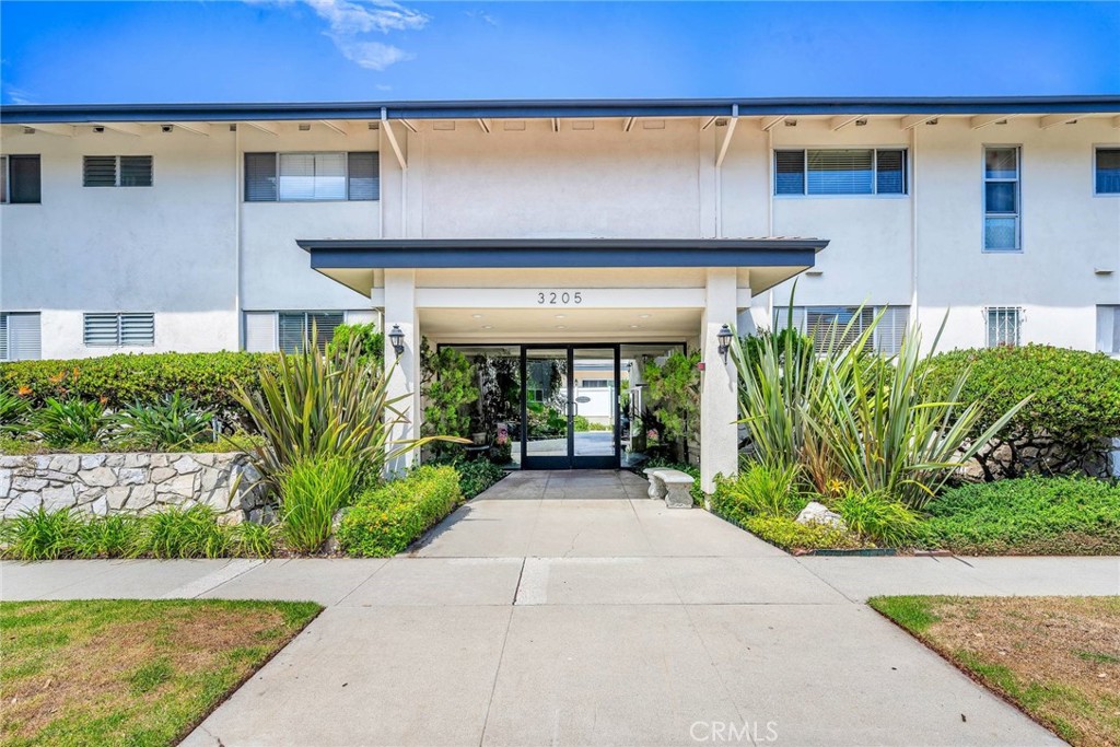 3205 Merrill 19