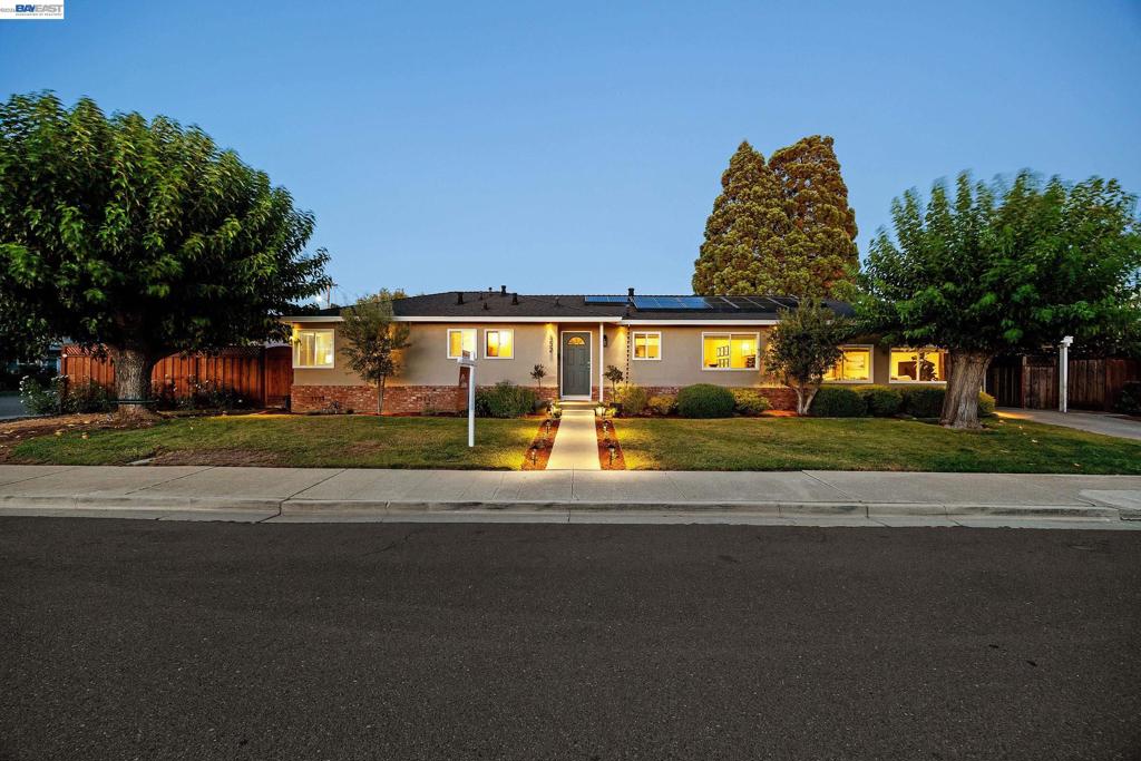 352 Cambridge Way