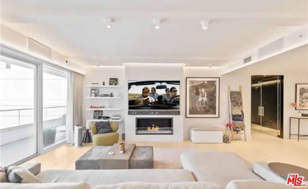 6250 Hollywood Boulevard 12D