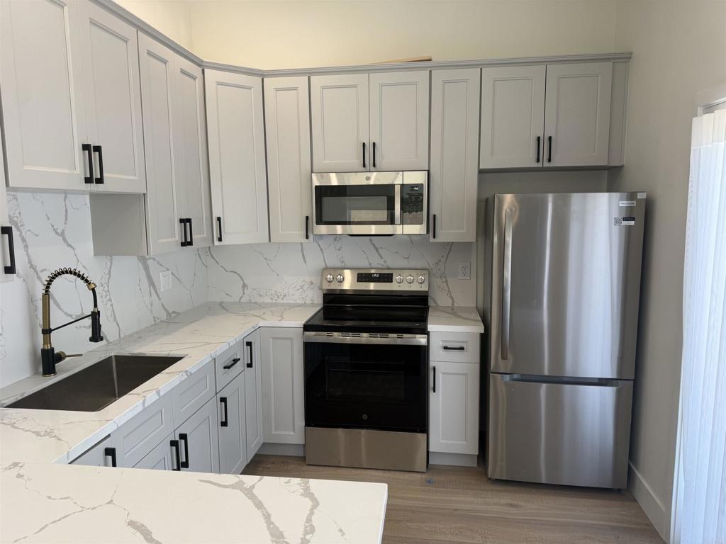3204 Neosho Place
