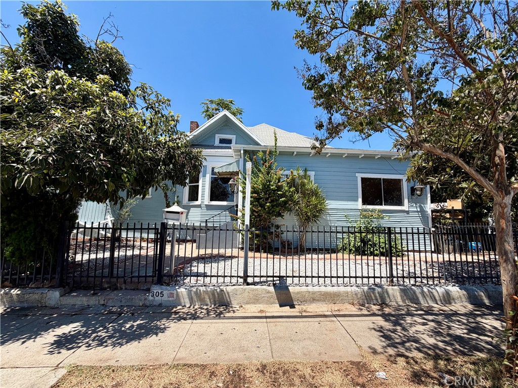 305 S Mott