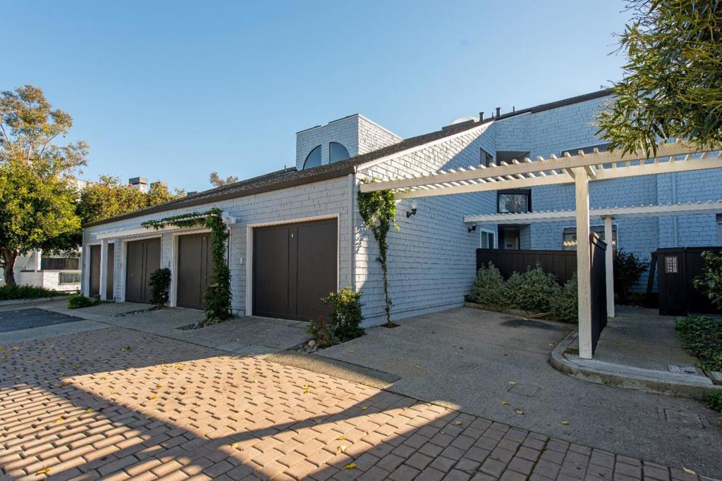 72 Cape Hatteras Court