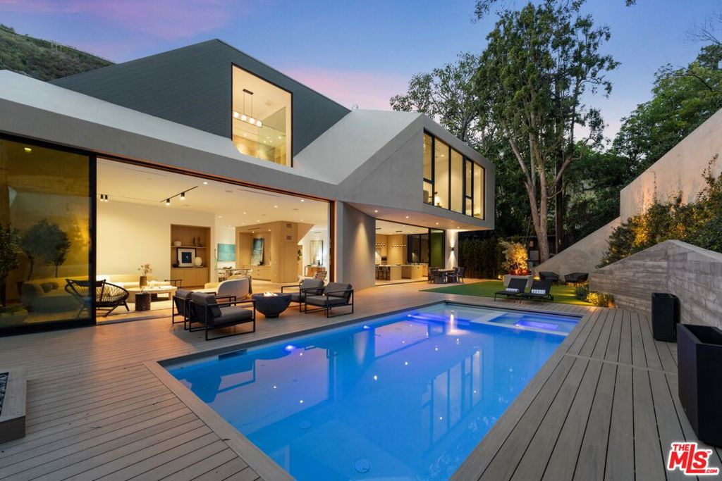 1508 Roscomare Road