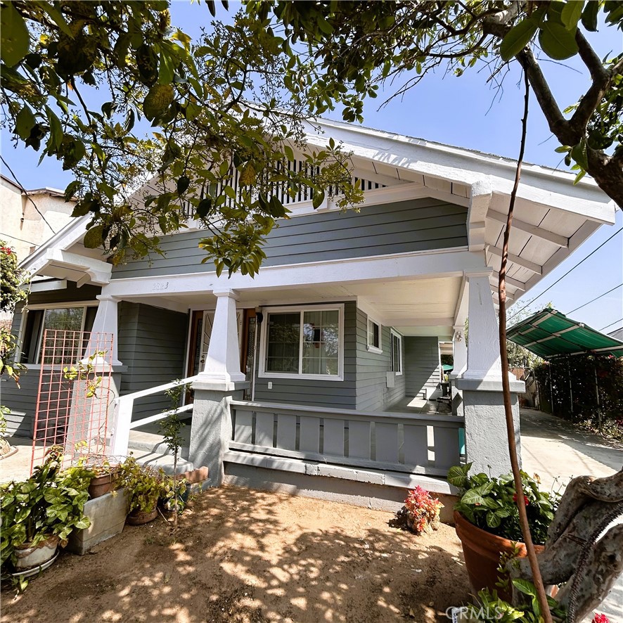 2823 E 6th