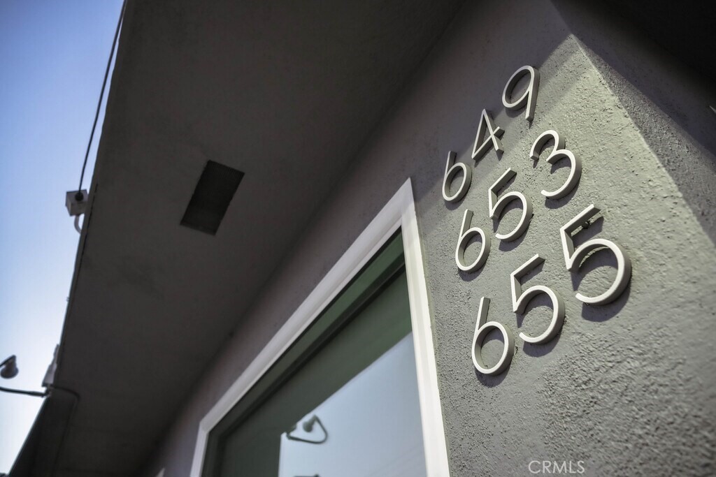 649 655 W Commonwealth