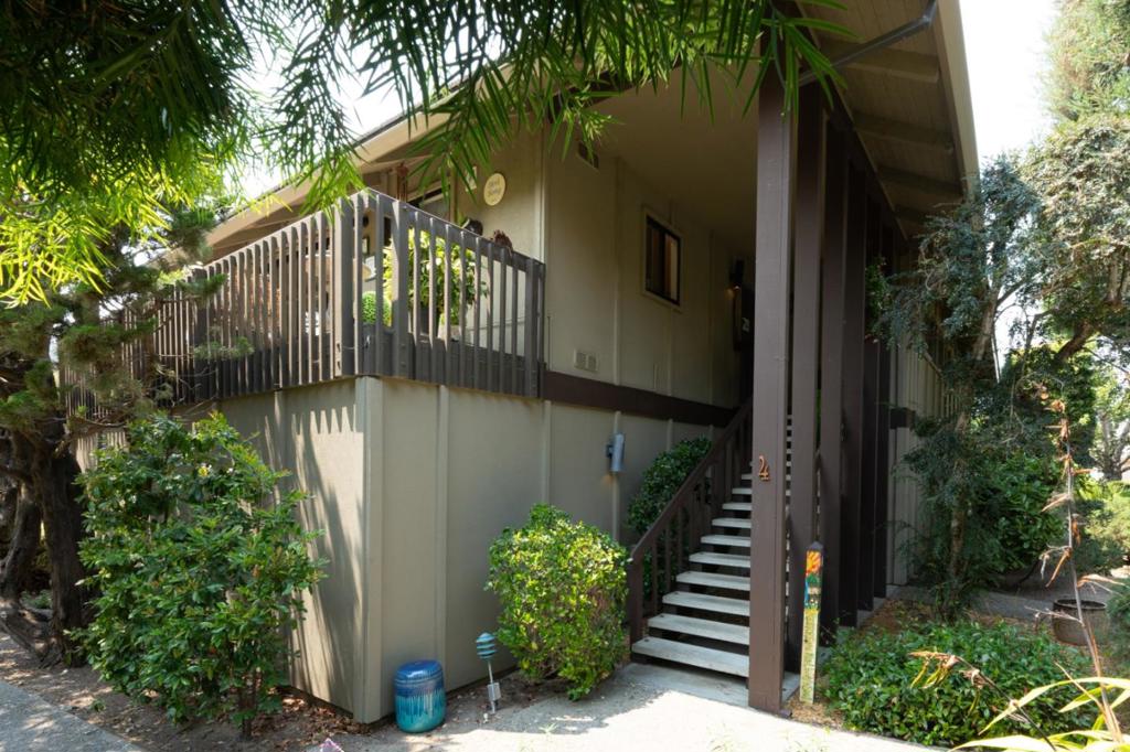 9500 Center Street 4