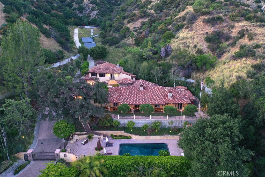 905 Crescent