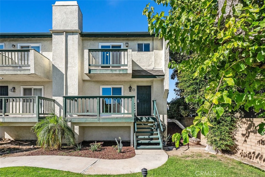 428 W 1st Street