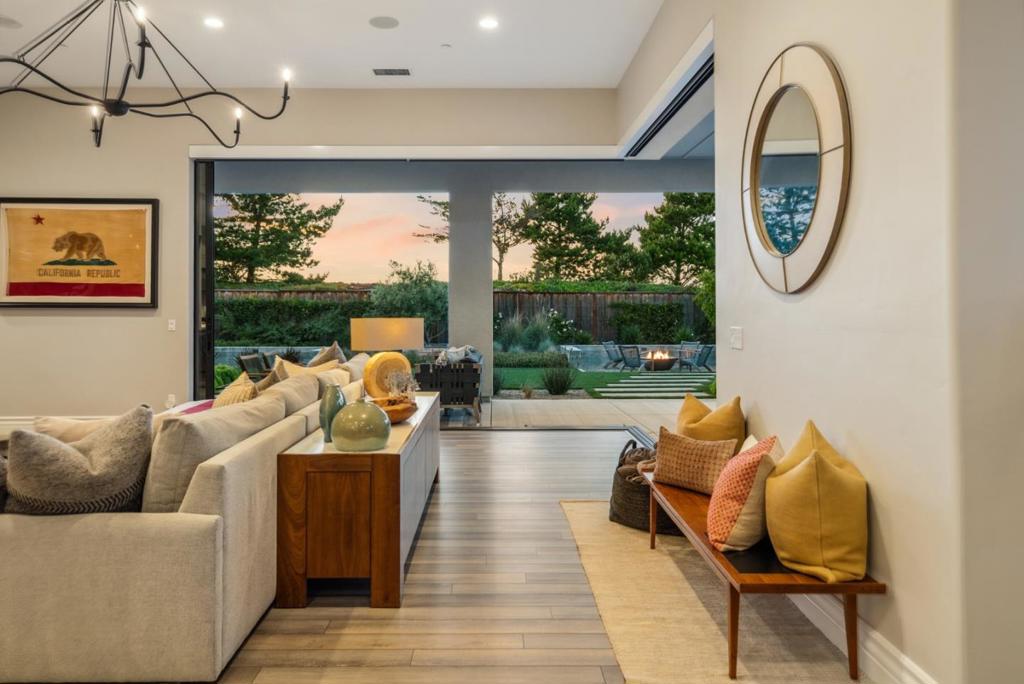 3007 Bluffs Drive