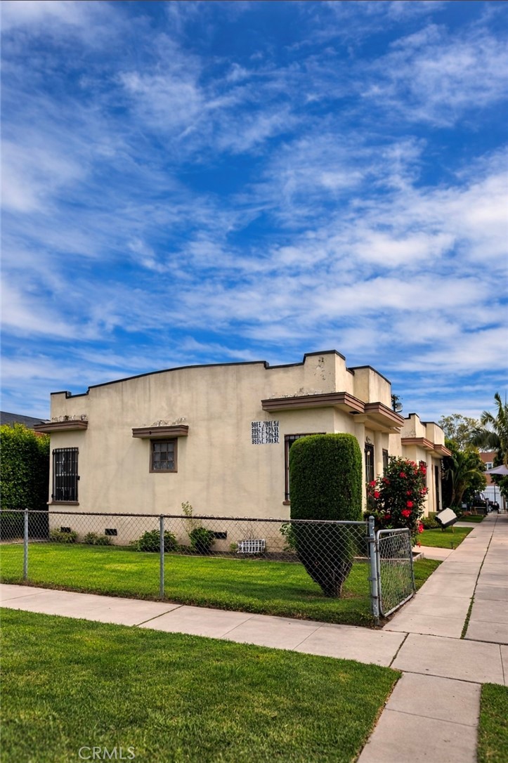 916 E 79th