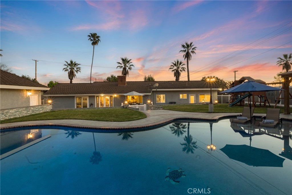 735 E Sierra Madre