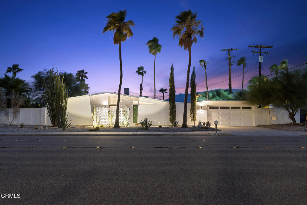 795 E Racquet Club Road