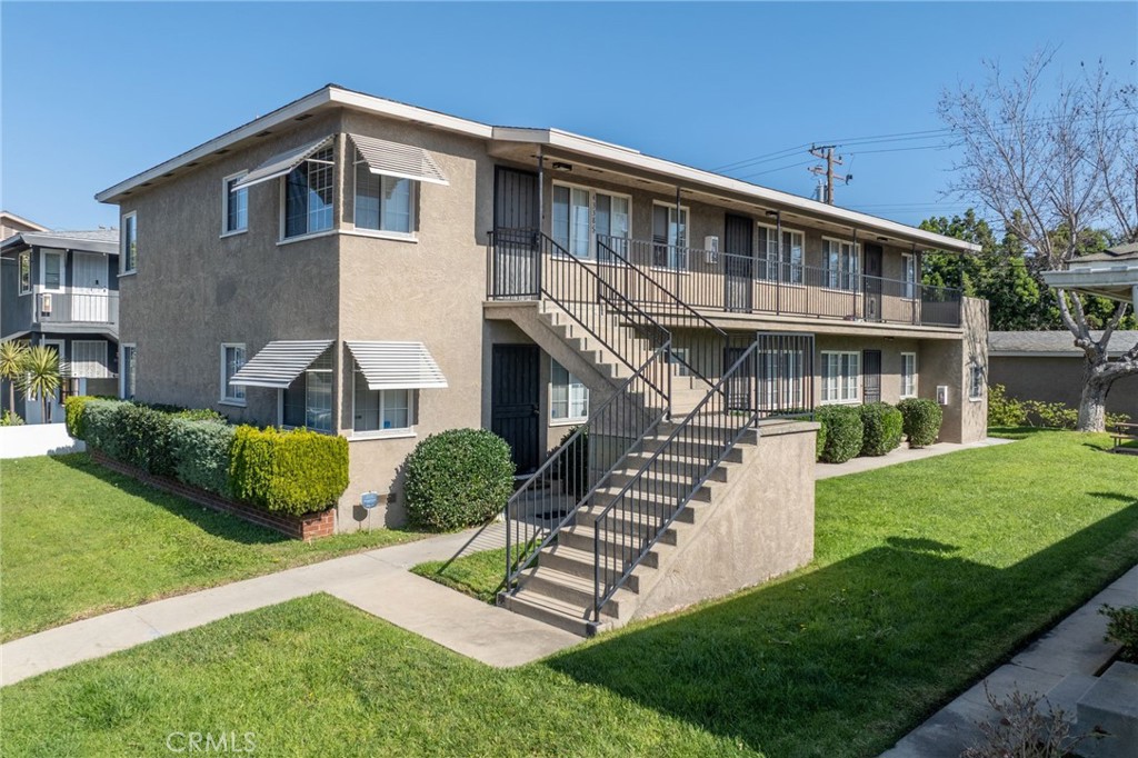 4336 N Lakewood