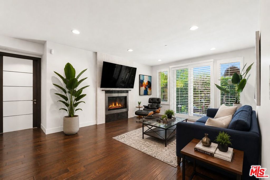 1318 Roxbury Drive 115