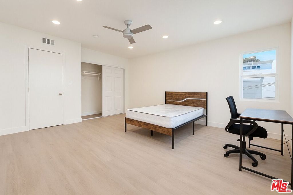 1189 W 36th Place 3