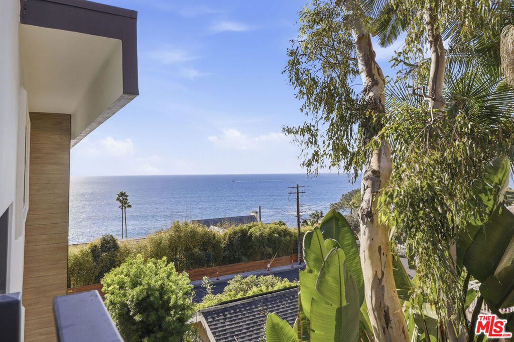 2442 S Coast Highway 4