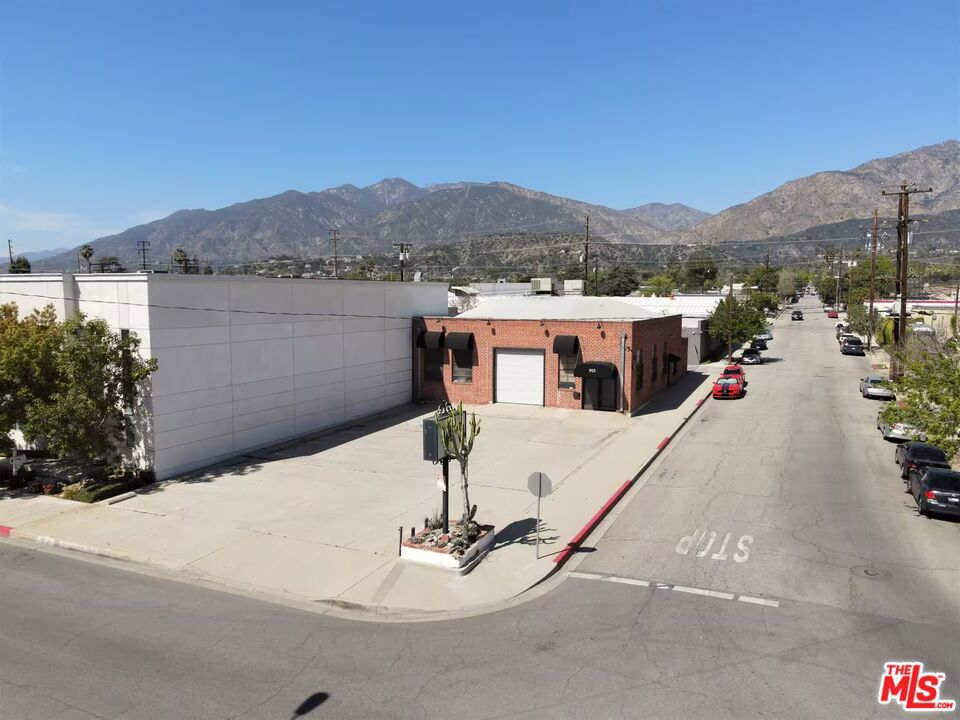 915 S Alta Vista Avenue
