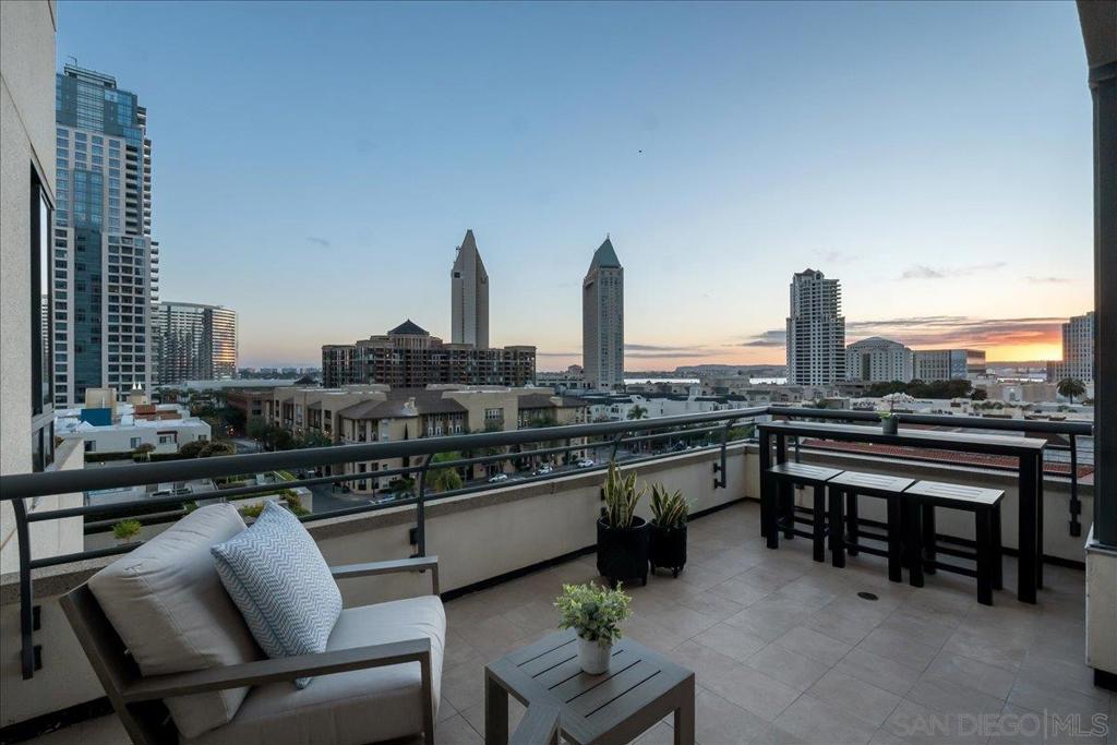700 Front St 605