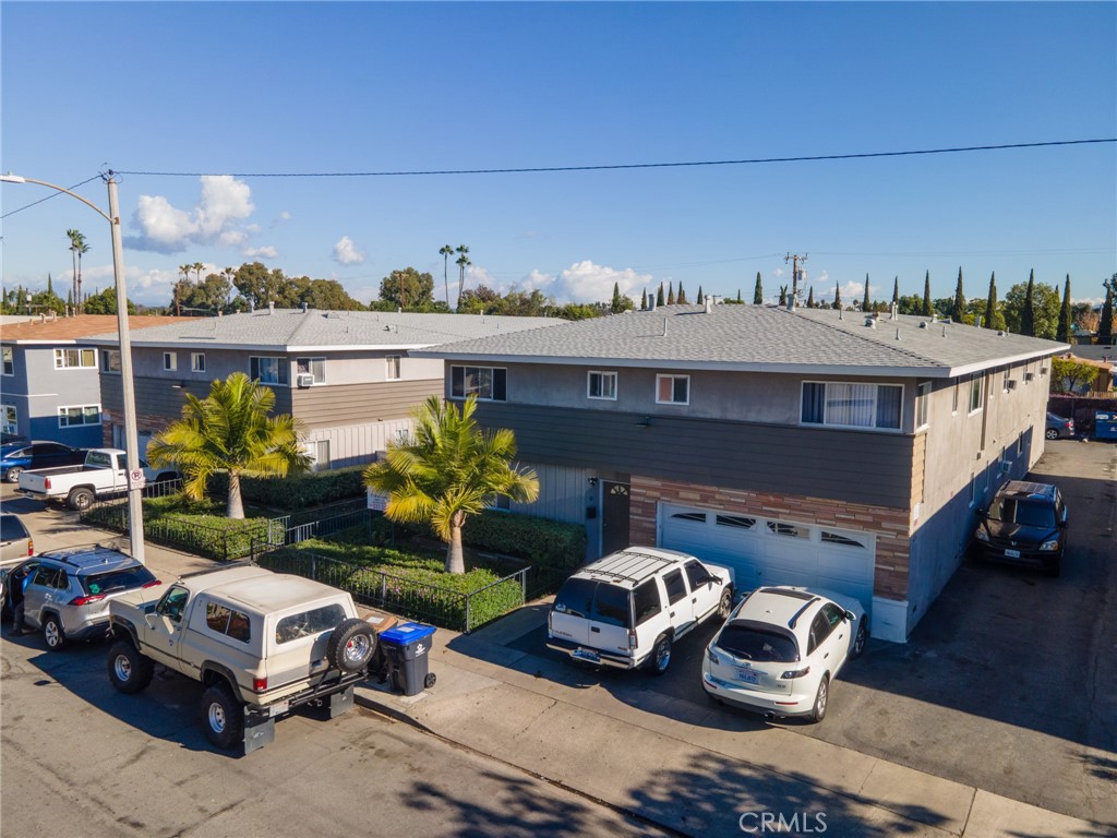 1118 1124 N Mayfair Avenue