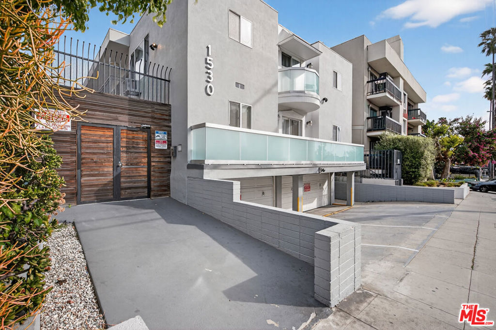 1530 N Formosa Avenue